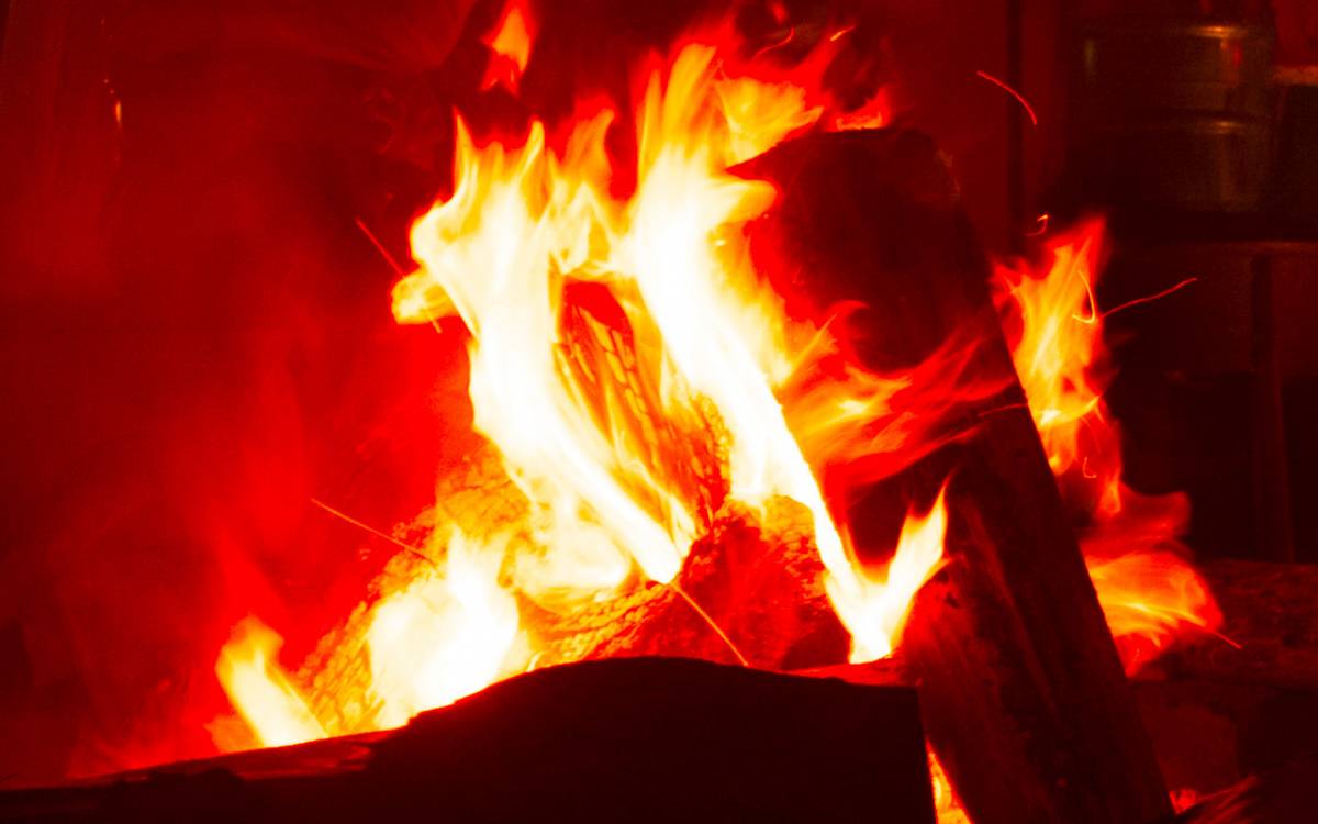 Feueralarm im Museum, Ferienprojekt im Elementarium , Foto: Holzfeuer, ©Museum der Westlausitz Kamenz Feueralarm im Museum, Ferienprojekt im Elementarium , Foto: Holzfeuer, ©Museum der Westlausitz Kamenz